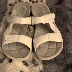 Clark’s women white casual sandals